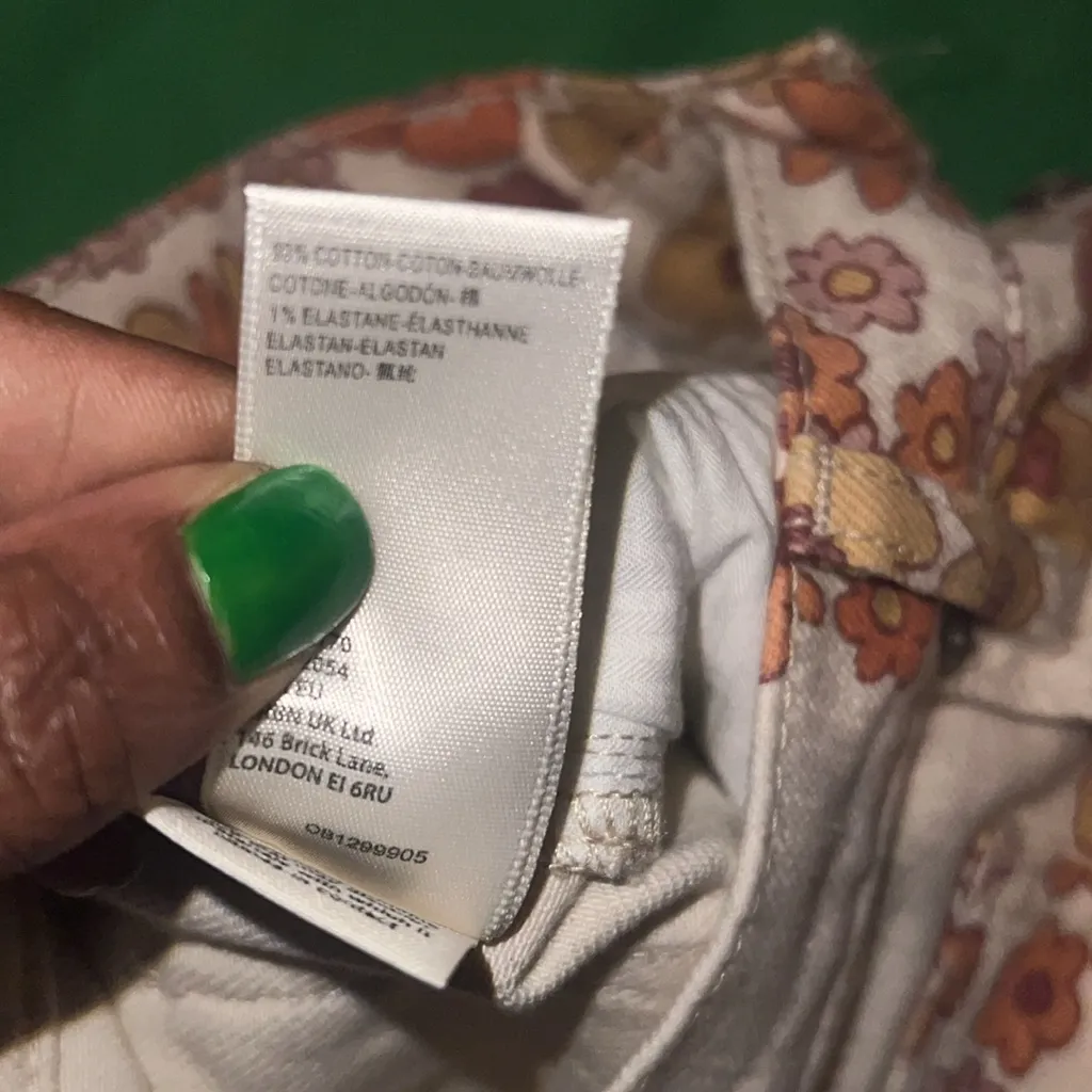 We The Free High Waist Cream and Orange Floral Shorts size 26 - Image 8