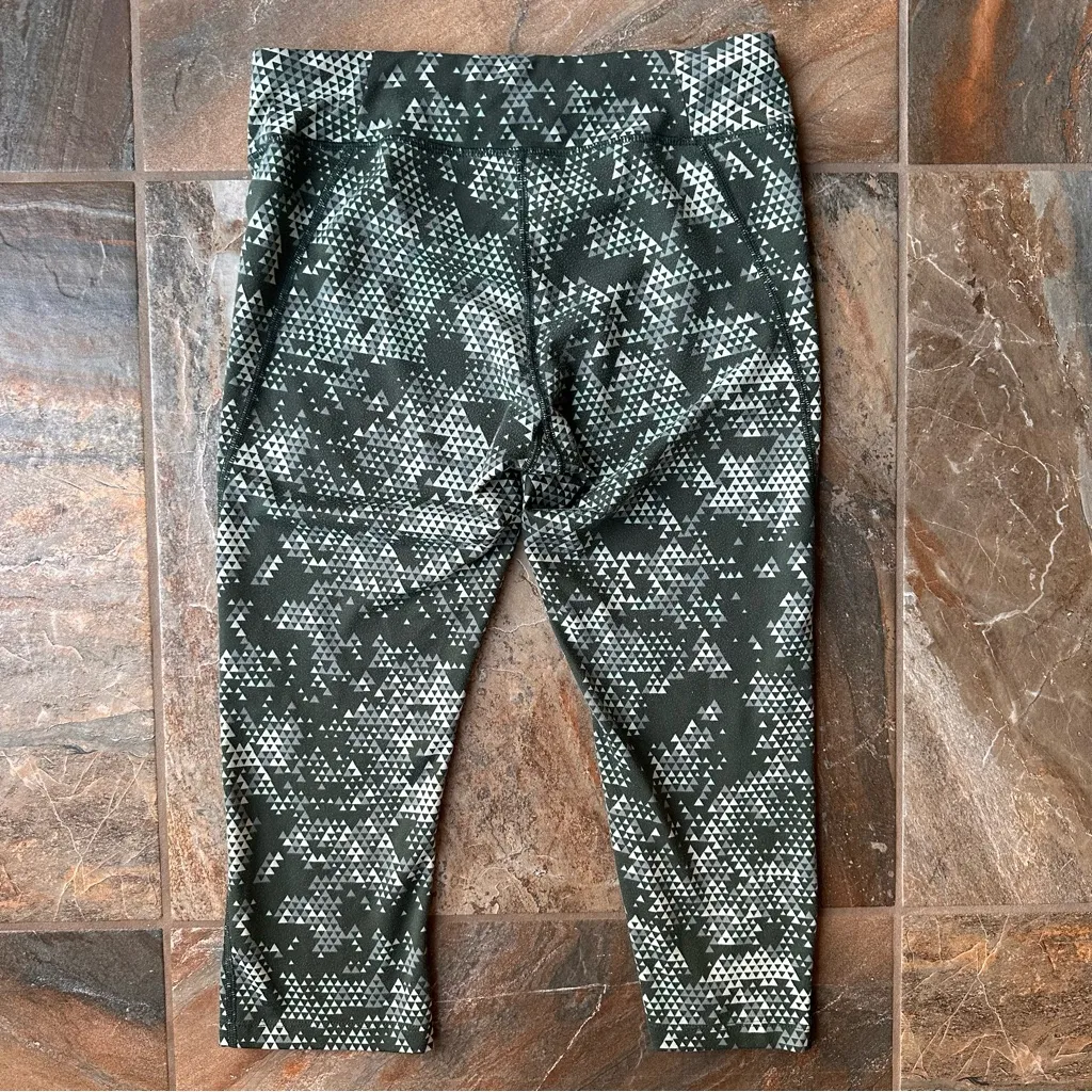 The North Face Green Diamond Print Capri Leggings Women's Size Medium - Image 3