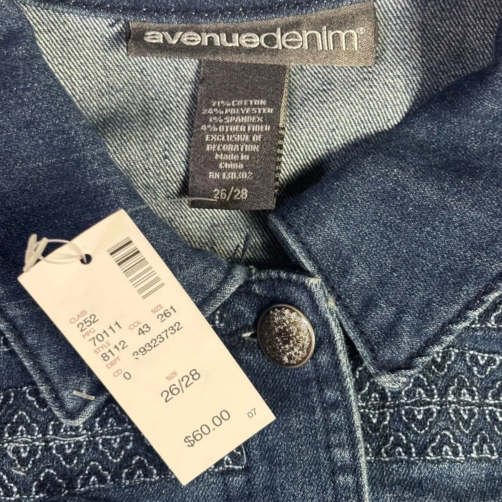 Avenue Denim Women's Blue Jean Jacket Embroidered Yoke Button Front Size 26/28 - Image 4