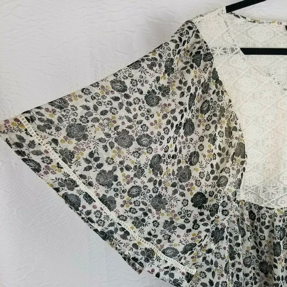 Torrid Asymmetrical 3/4 Sleeve Blouse in Black and White - Image 6