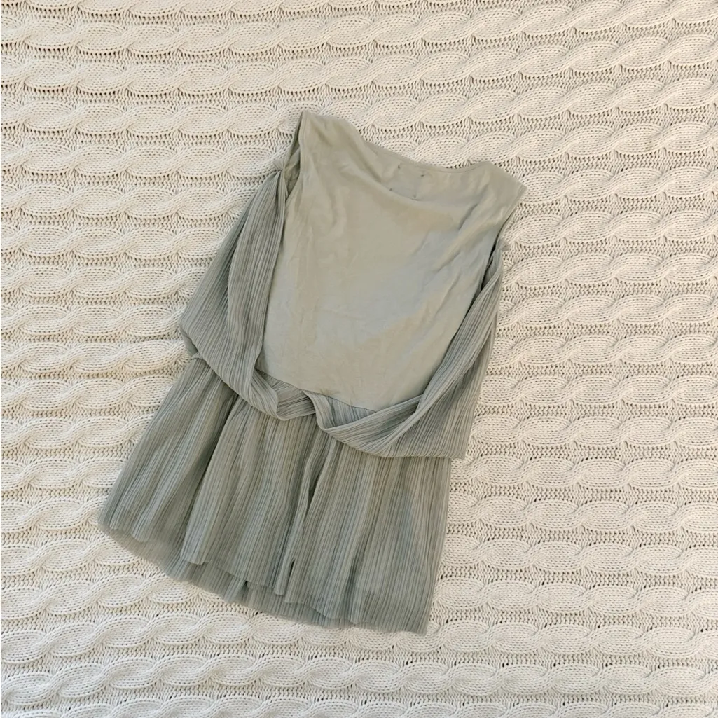 Deletta Gray Pleated Sleeveless Blouse - Image 3