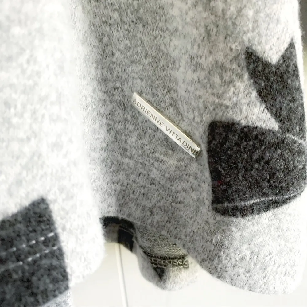 Adrienne Vittadini Vintage Bow Printed V-neck Size XL - Image 5