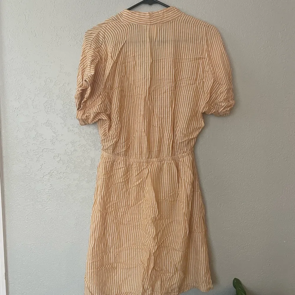 H&M peach colored tan wrap dress - Image 4