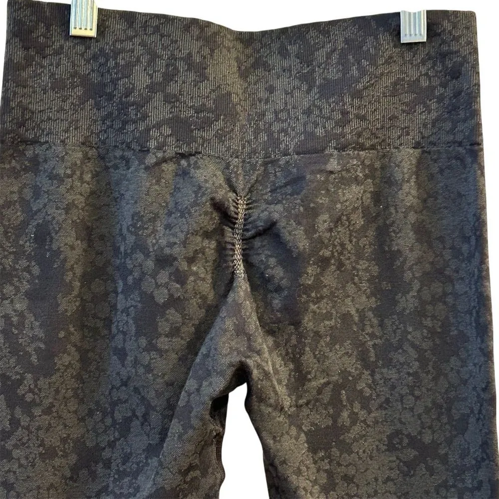 Gymshark Women's Animal Print Seamless Leggings Black Size S - Image 8