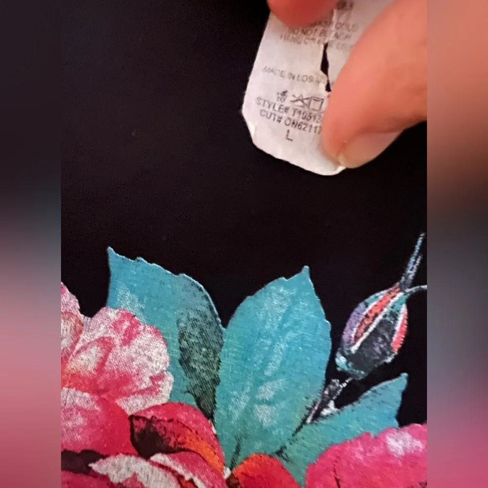 Womens Lilypad cow skull cold shoulder shirt Black Size L - Image 4