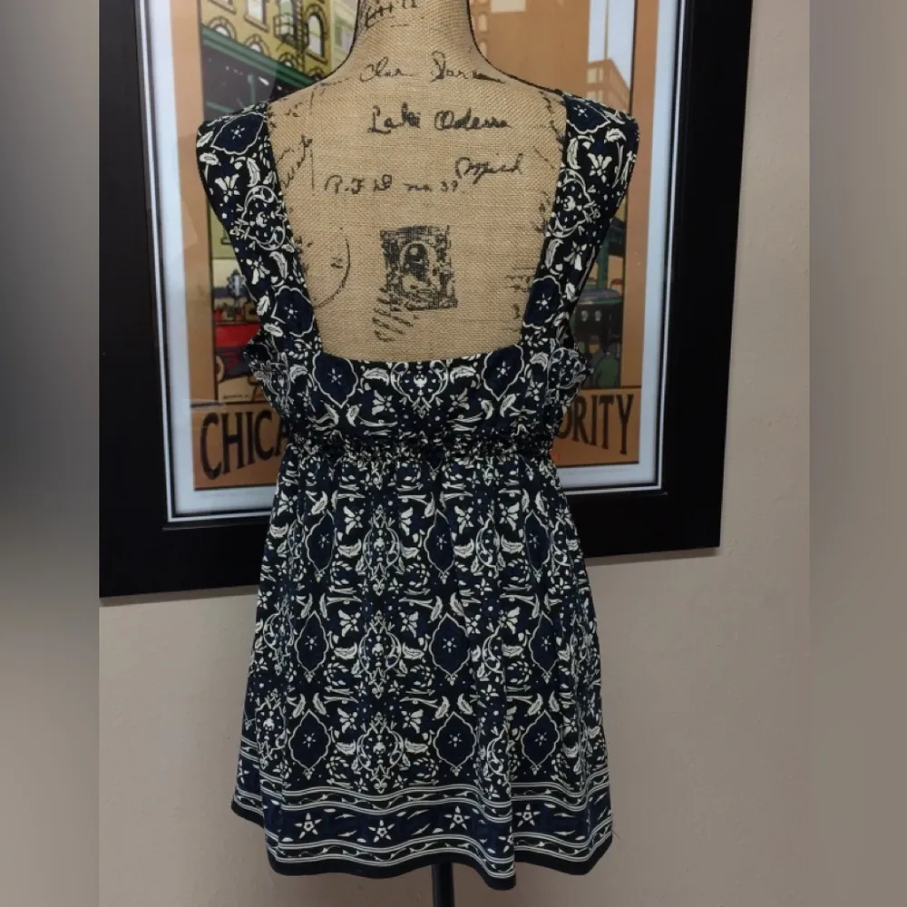 Max Edition Blue and White Floral Sleeveless Large Top EUC - Image 6