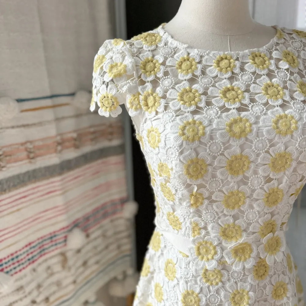 Alex Marie White Yellow Floral Shirt Sleeves Midi Dress Women’s Size 2 - Image 2