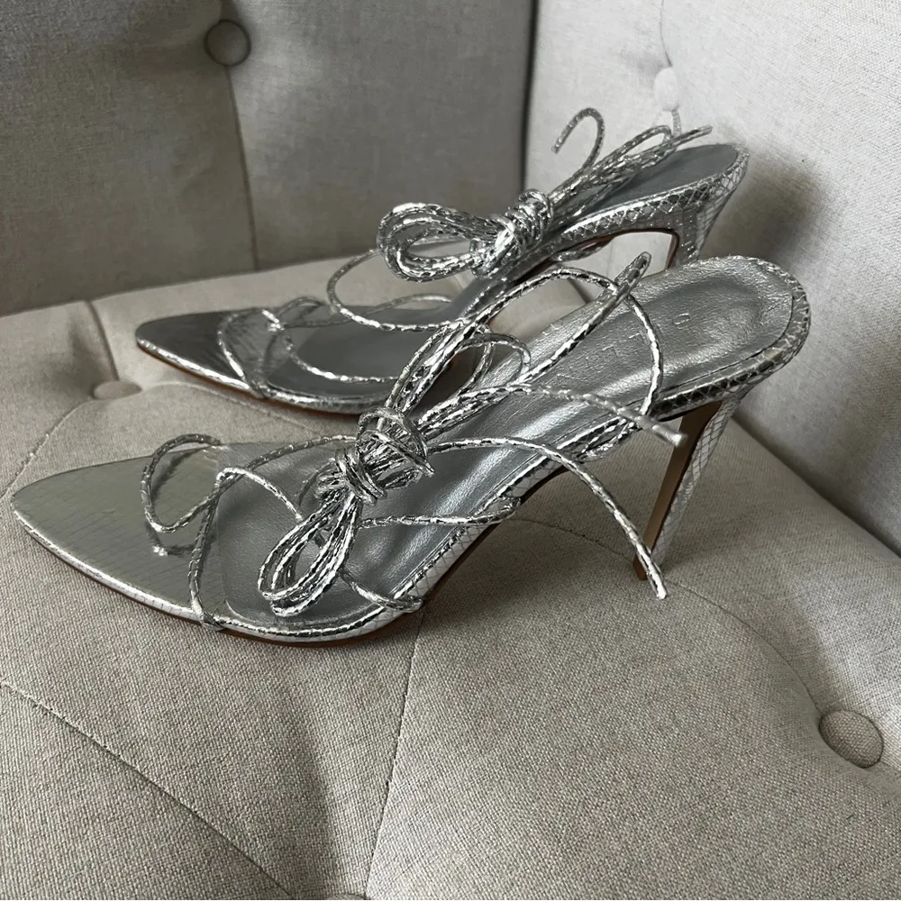 BILLINI NIB Perouze Silver Heels SIZE 10 - Image 3