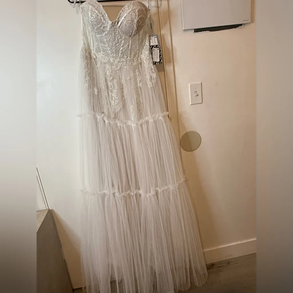 Andrea & Leo Strapless Lace wedding dress in white and nude Size 10 - Image 3