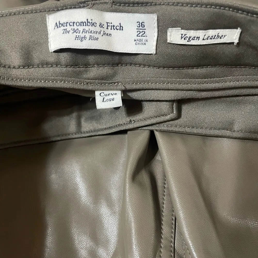 Abercrombie & Fitch 90s Relaxed High Rise Curve Love Cargo Pants Size 36/22L - Image 8