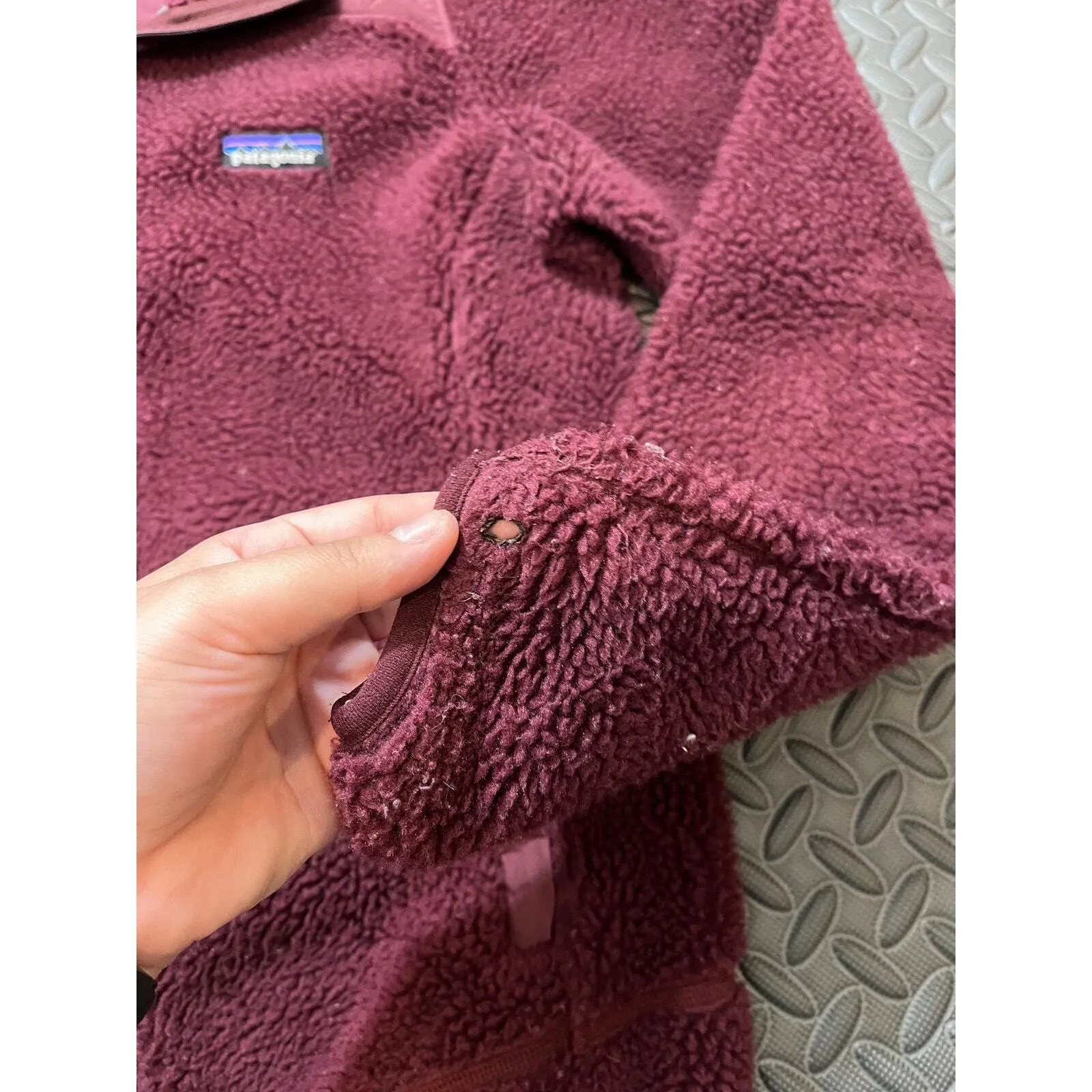 Patagonia Women's Retro-X™ Jacket Dark Currant Sweatshirt Size Medium - Image 4
