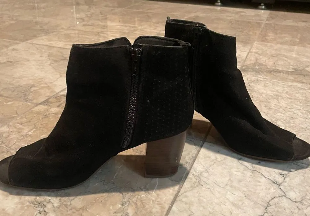 Old Navy Black Suede Ankle Boots - Image 3