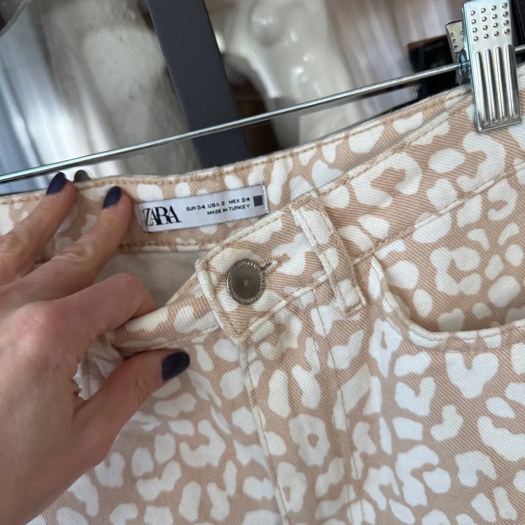Zara leopard print beige high rise waisted denim Shorts raw hem neutral - Image 3