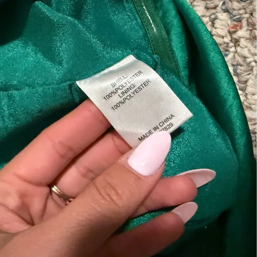 Superdown cora asymmetrical top in Kelly Green- Size Medium - Image 11