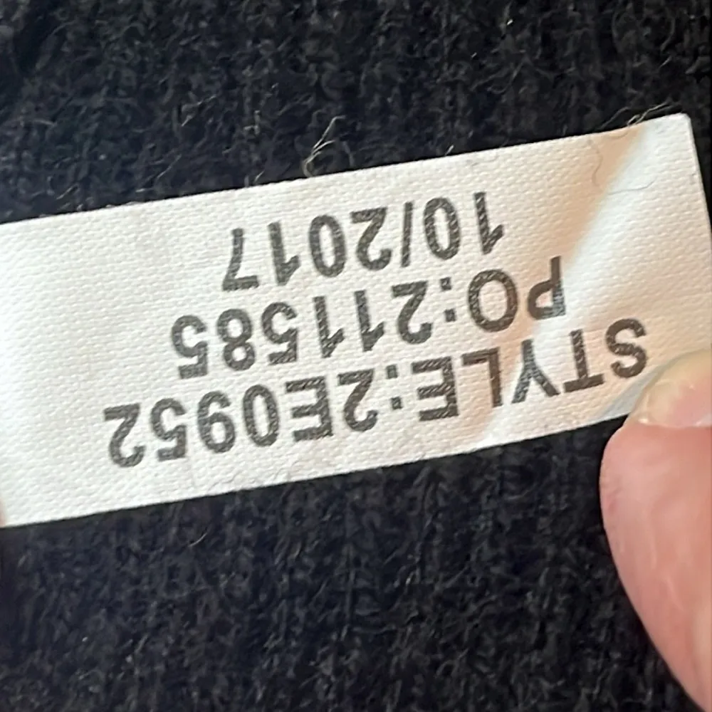 Vineyard Vines black Wool Cashmere blend Knit Wrap Cardigan Sweater, size medium - Image 4