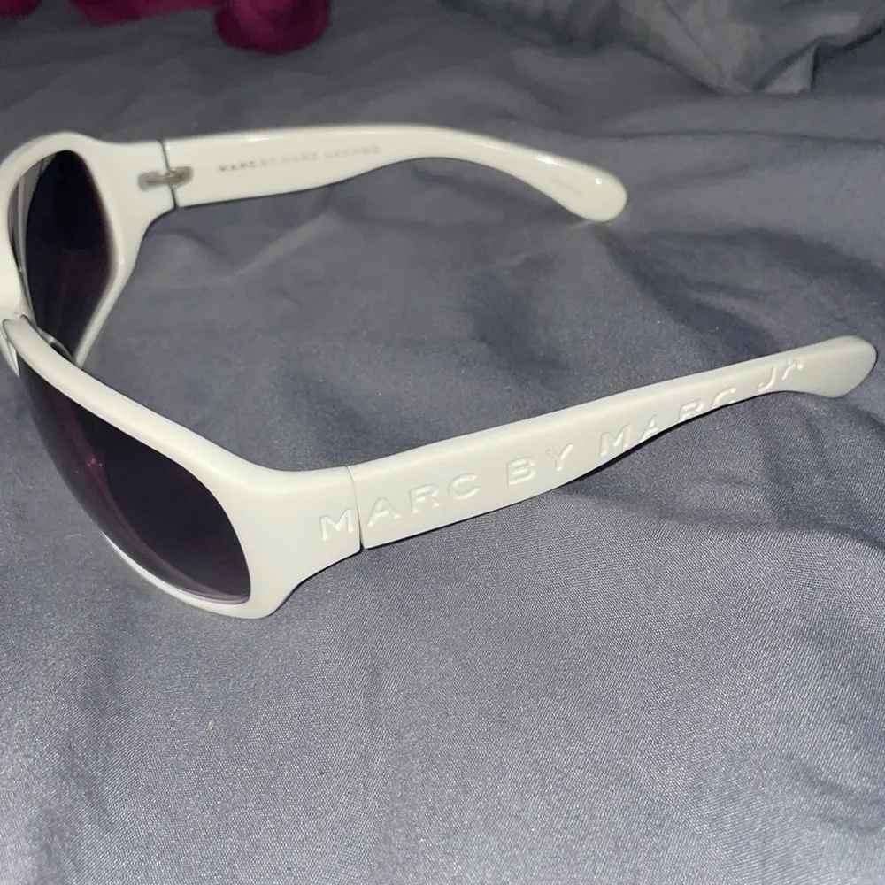 MJ sunglasses with earrings - Image 5