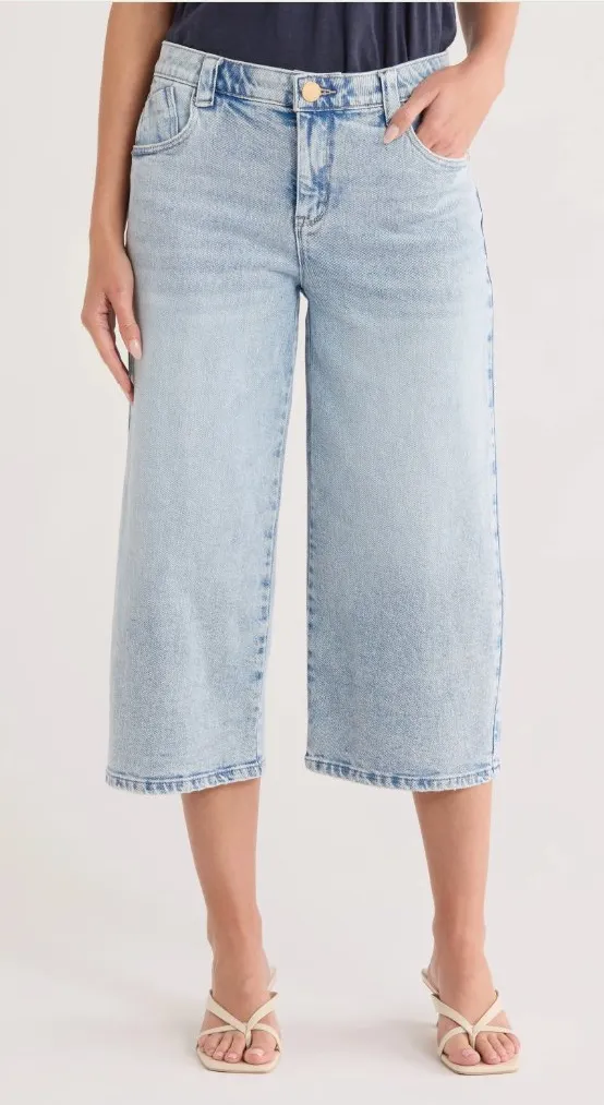 NWT Democracy Relaxed Crop Capri Jeans 12, LIGHT BLUE ARTISANAL - Image 1