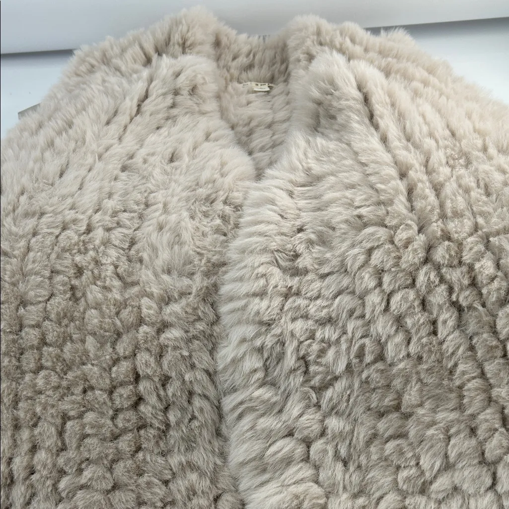 Miami Cream Faux Fur Vest - Image 14