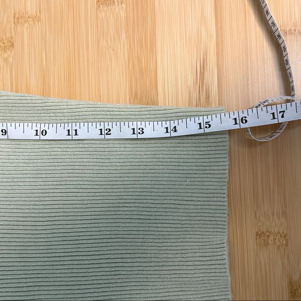 La Hearts Size Extra Small XS Green Ribbed Top with Lace Detail in Sage NEW - Image 4