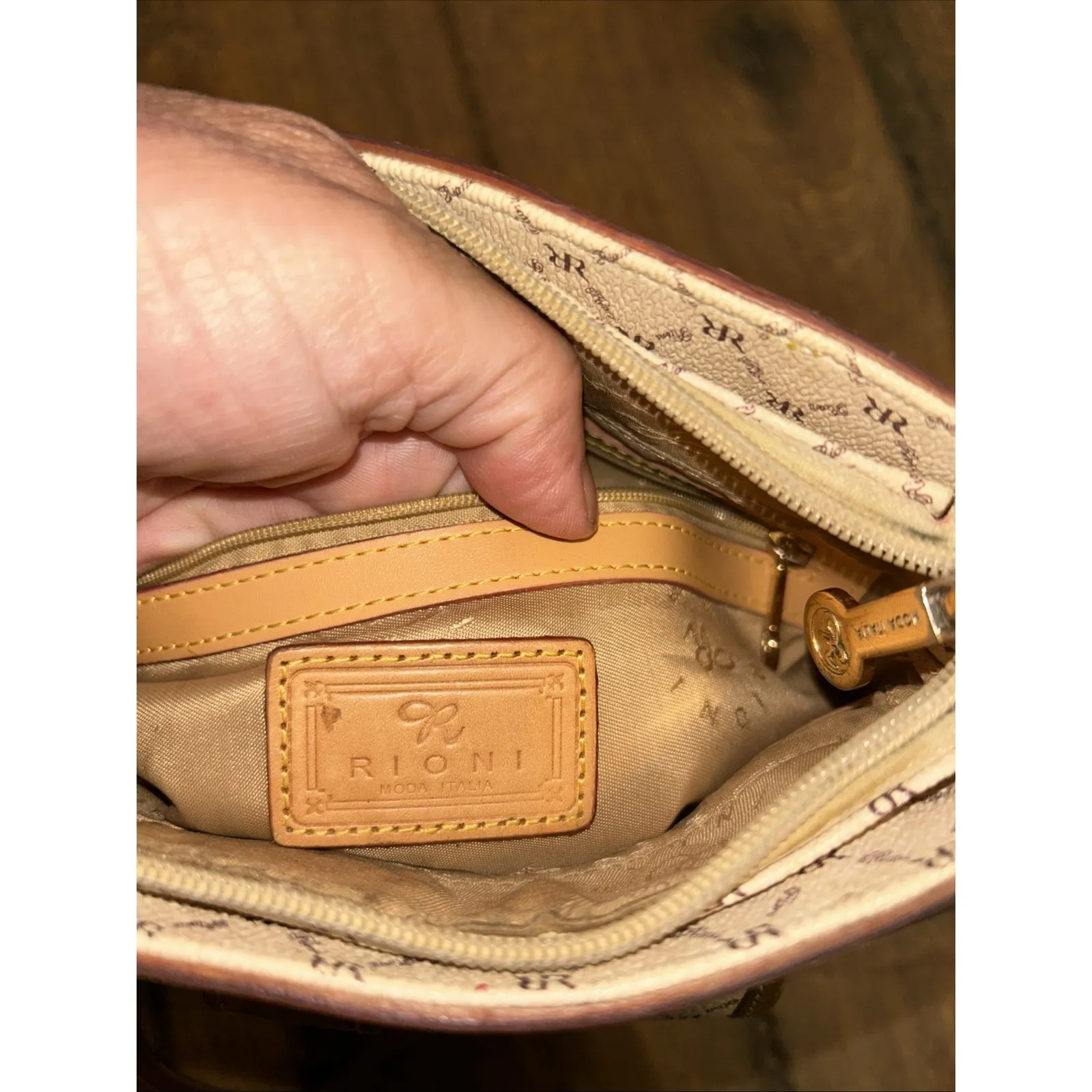 Rioni Daily tourist Ivory Print Pebble Leather Crossbody Shoulder Bag Tan - Image 8