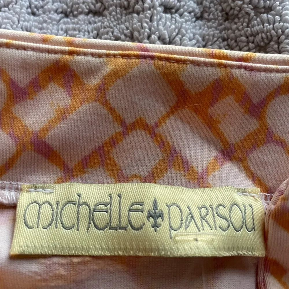 Michelle Parisou ladies v - Image 4