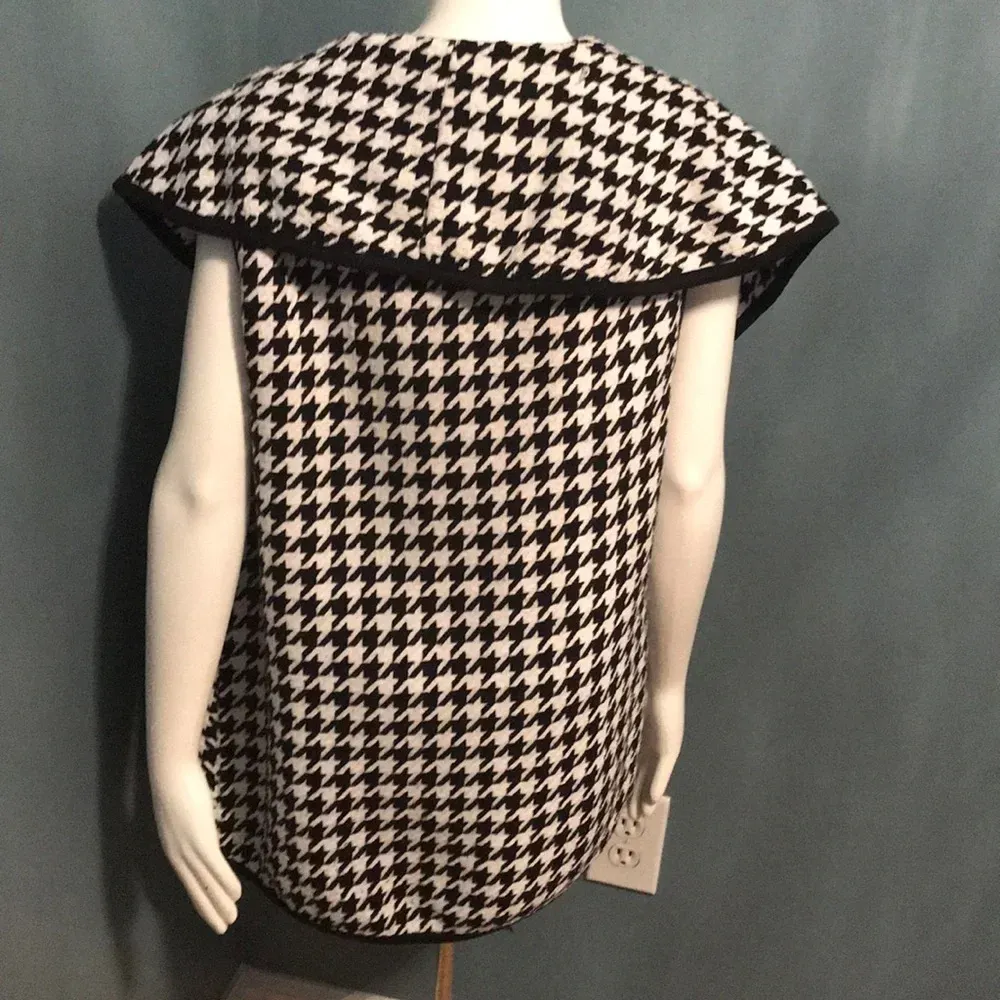 Mud Pie  Holden Houndstooth blanket vest black white - Image 3