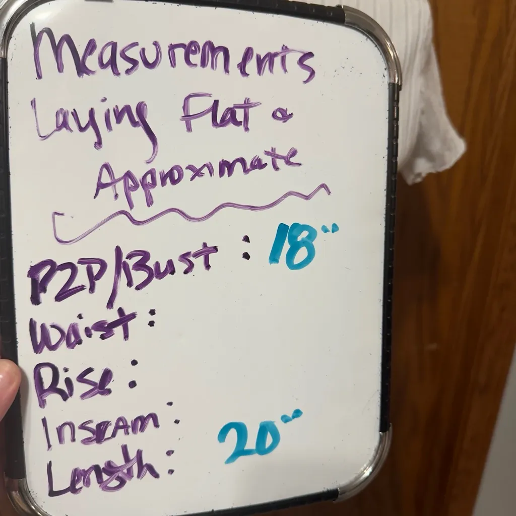 Isalis Ribbed top curved hem cut out back size medium - Image 3