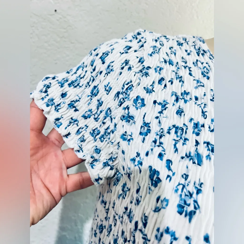HOLLISTER CALIFORNIA SMOCKED CROPPED FLORAL TOP BLUE SIZE SMALL - Image 9