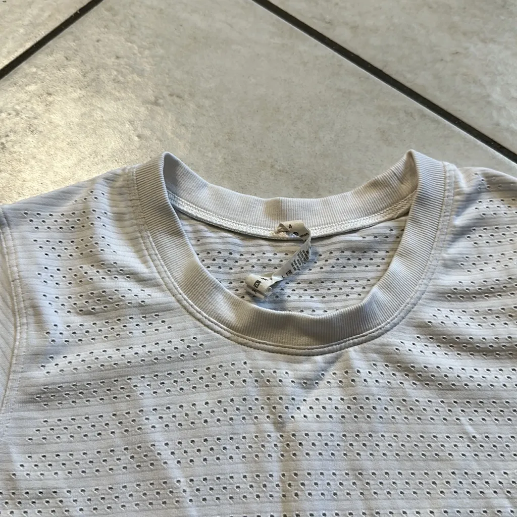 Lululemon‎ Breeze By Short Sleeve - Image 3