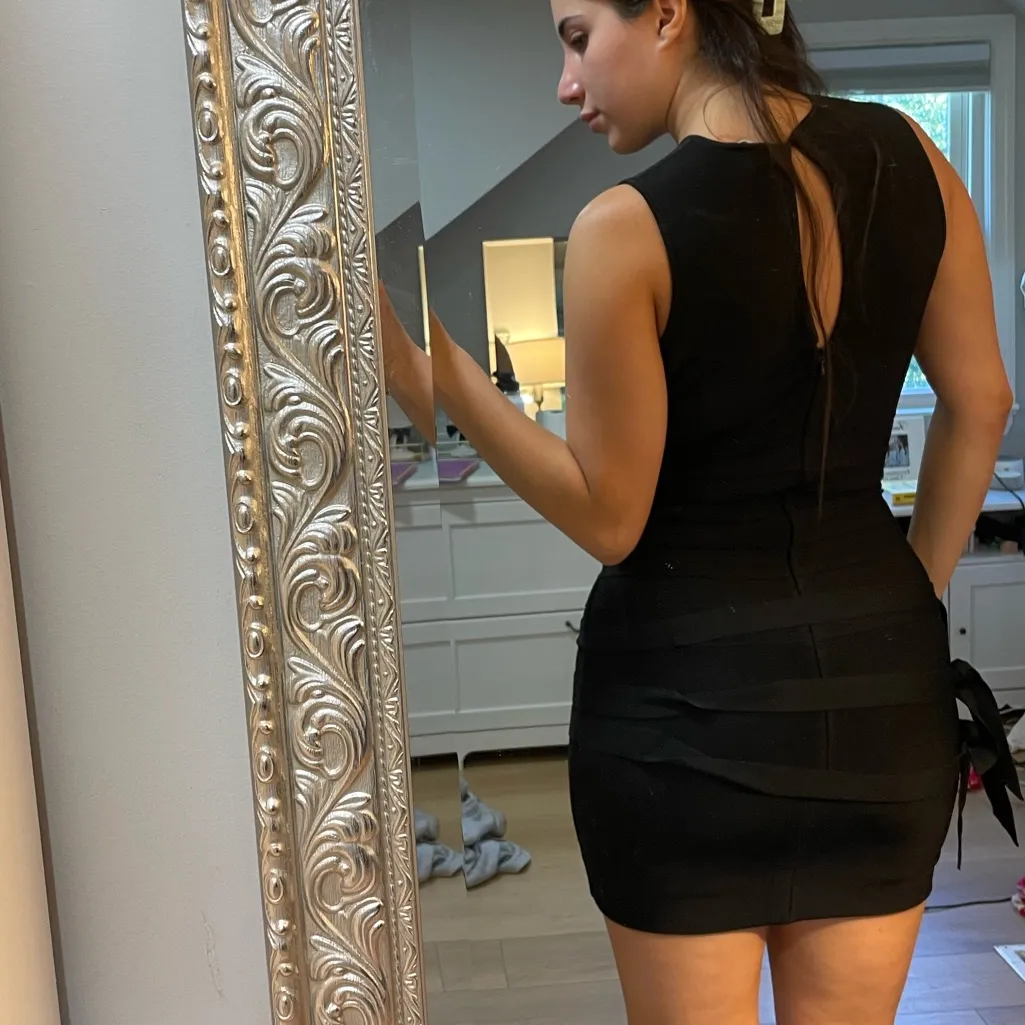 Herve Leger bow dress - Image 4