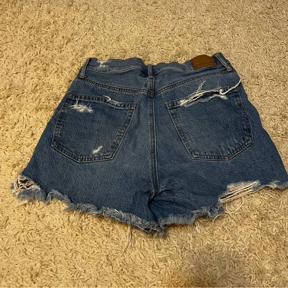 COPY - american eagle highest rise 90s boyfriend distressed jean shorts size 4 - Image 3
