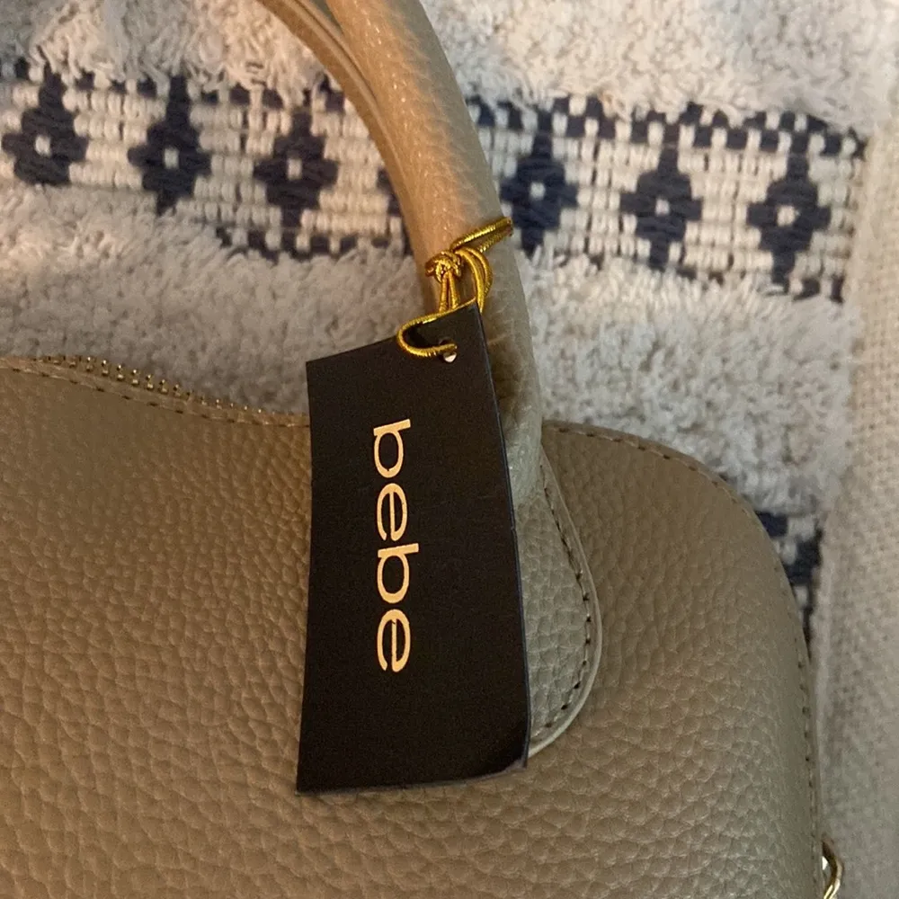 New  hand bag, shoulder bag or Crossbody!  . MSRP $88 - Image 4