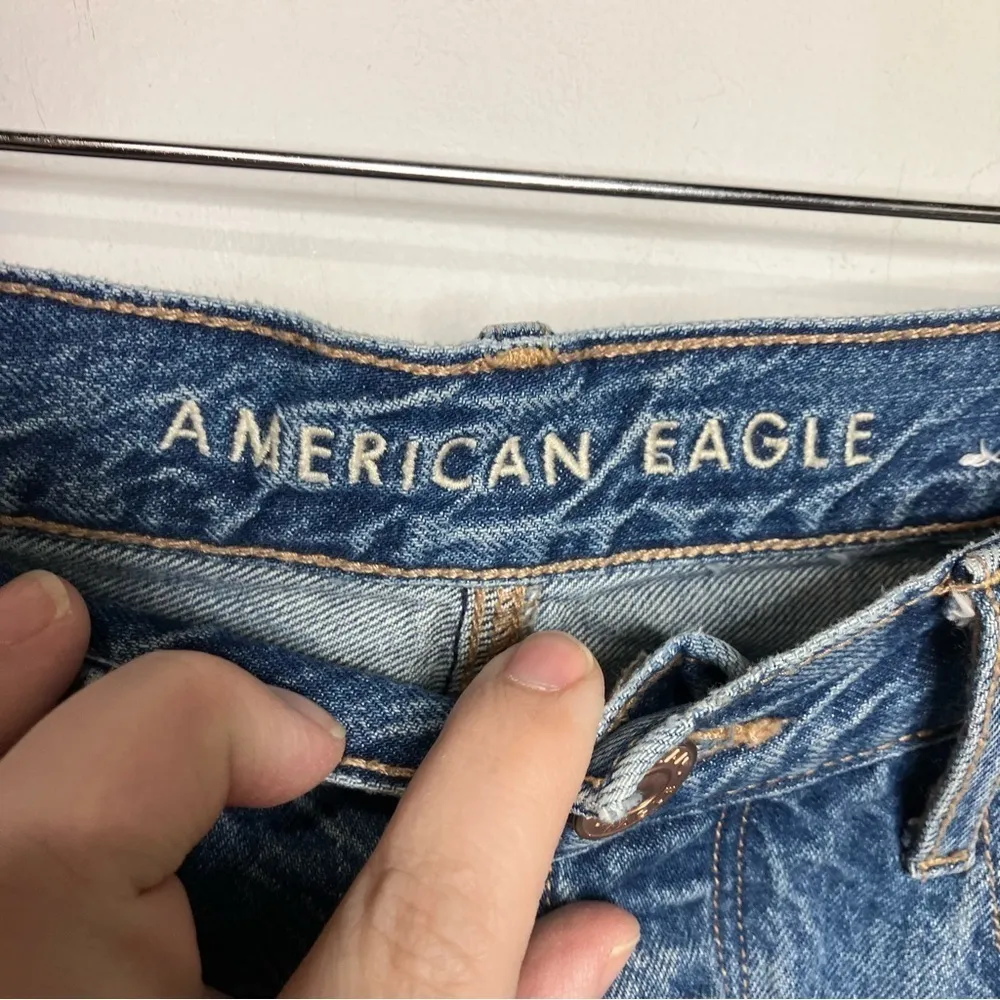American Eagle Outfitters 90’s boyfriend Jeans‎ button fly size 8 - Image 3