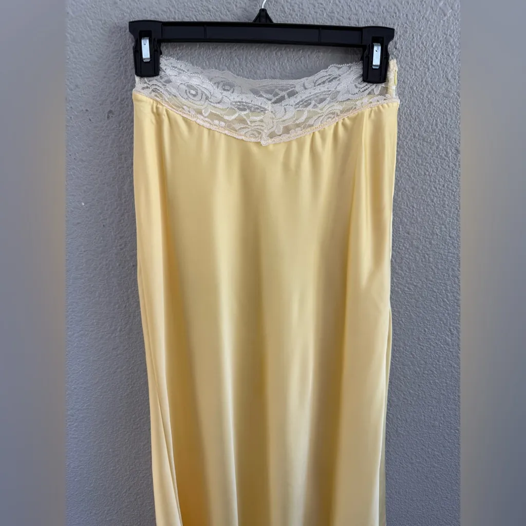 NWT‎ Mika & Gala Satin Lace Trim Skirt Size XS - Image 2