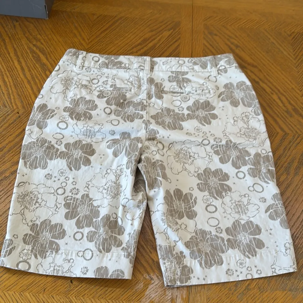 Sonoma petite size 8 shorts - Image 3