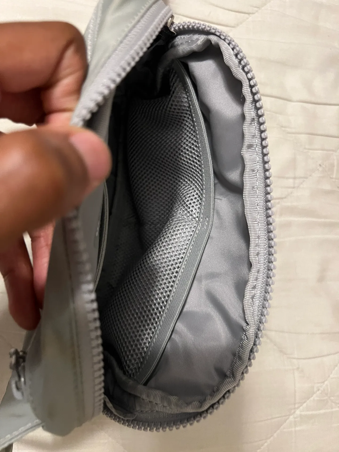 Lululemon Everywhere Belt Bag 2L - Image 4