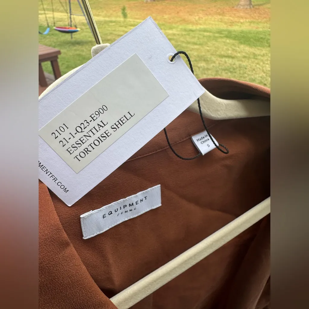 Equipment Essential Silk Button-Down Shirt Tortoise Shell Brown – Size Small – - Image 5