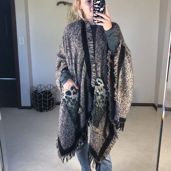 Kensie : Animal Print Shawl - Image 11