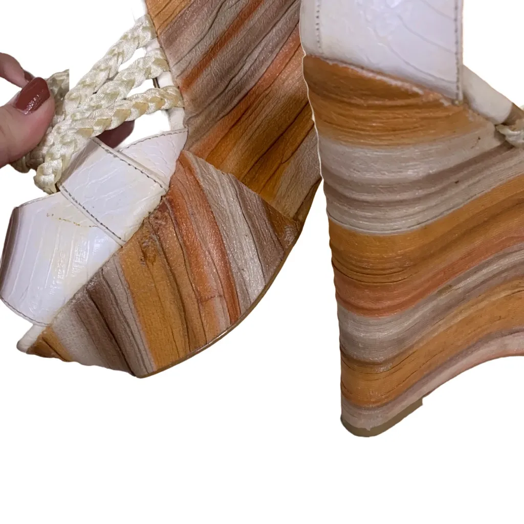PENNY LOVES KENNY FAUX LEATHER WHITE & NEUTRALS WEDGE PLATFORM SANDALS (7.5) - Image 12