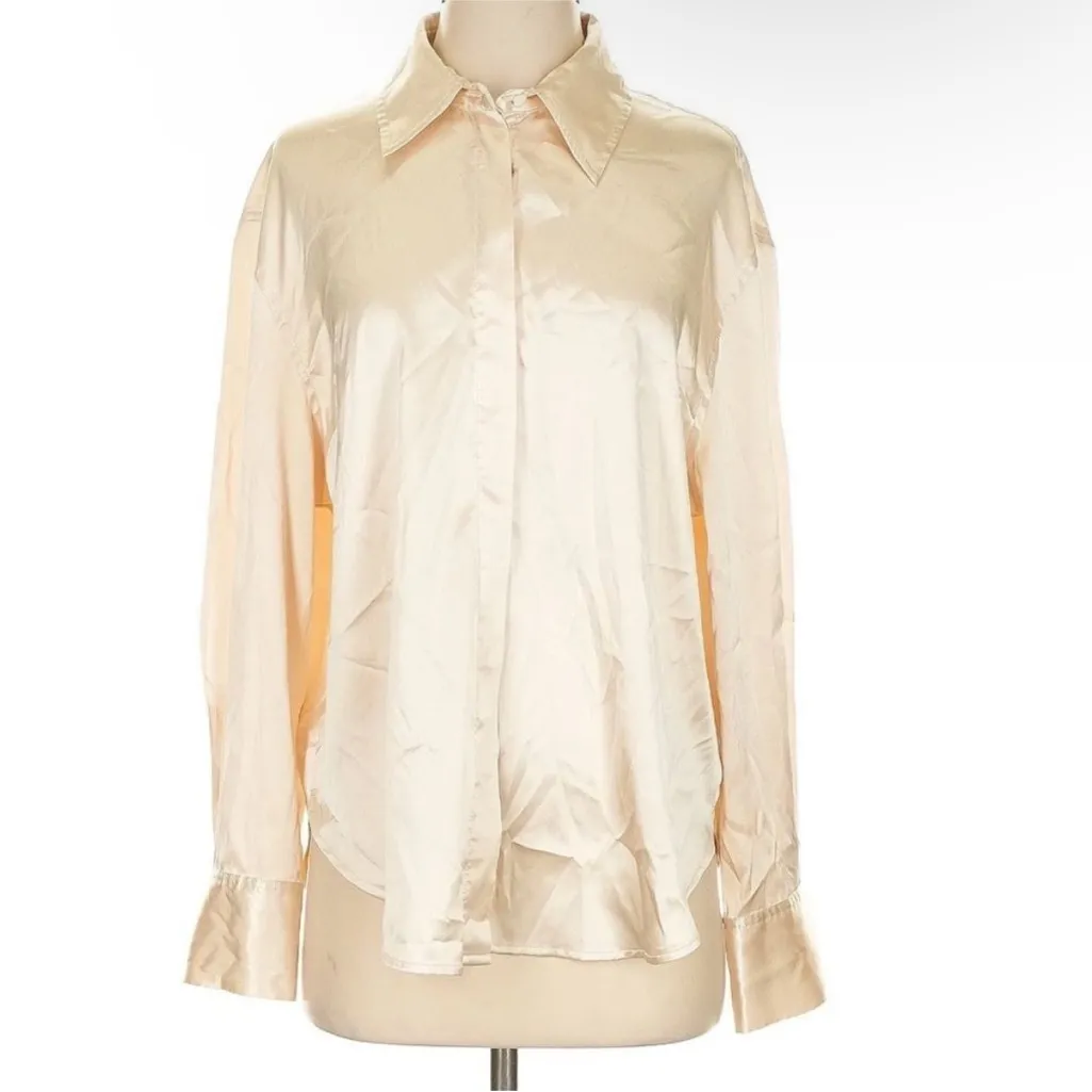 Daily Drills Ivory Champagne Button Down Long Sleeve Satin Resort blouse EUC - Image 5