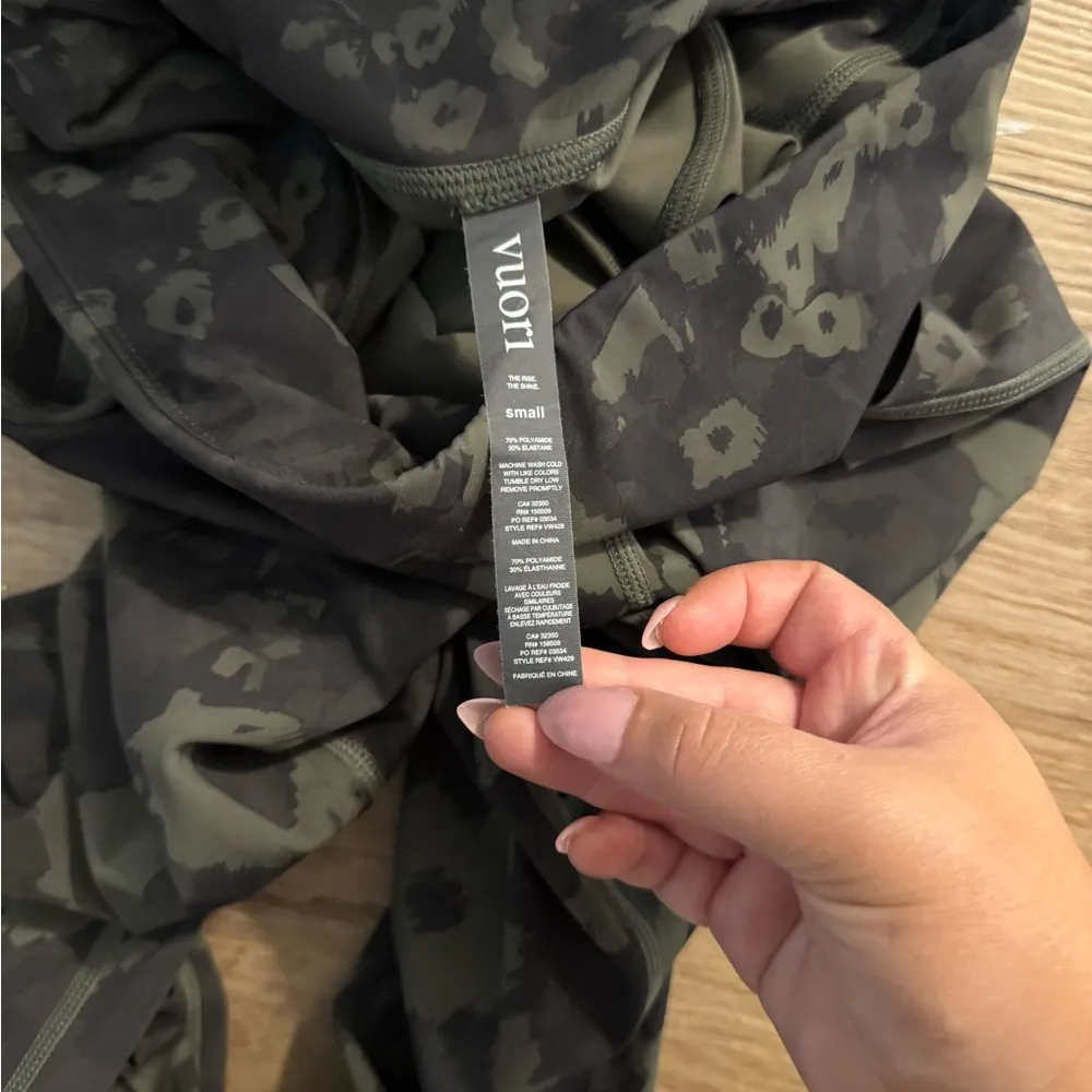 like new Vuori green patterned leggings size S - Image 6