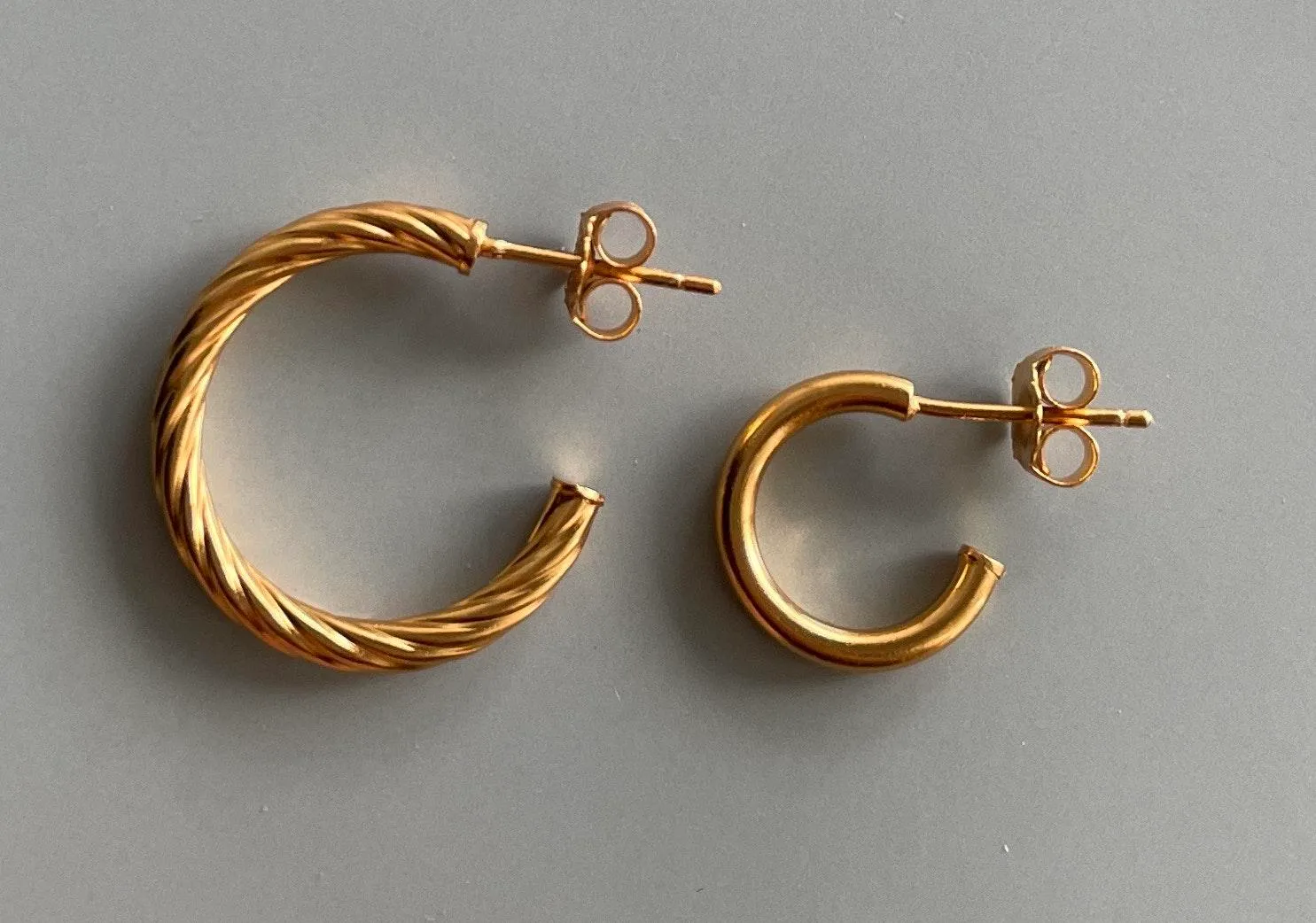 2 pieces C hoop earring/ mismatch earring - Image 4
