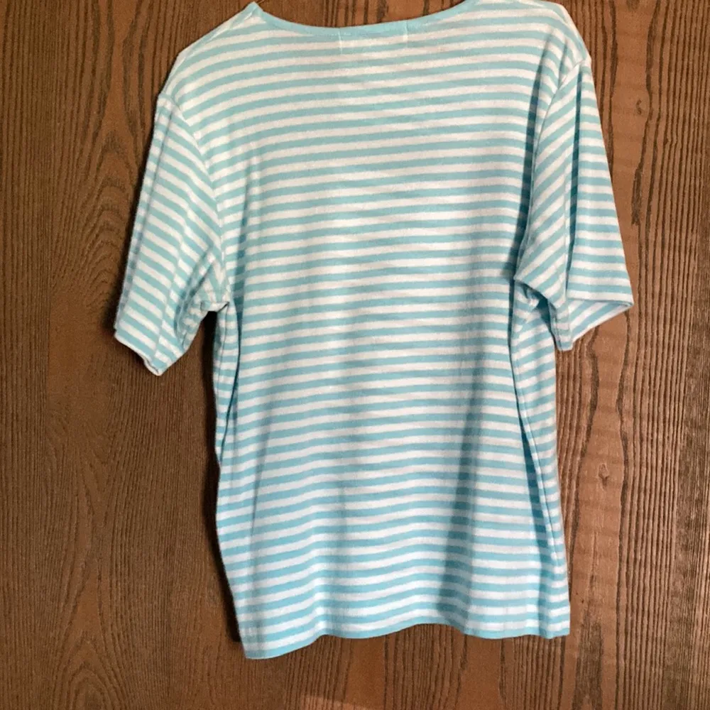 Cathy Daniels Size Medium Blue stripped Top.Flowers on front. - Image 2
