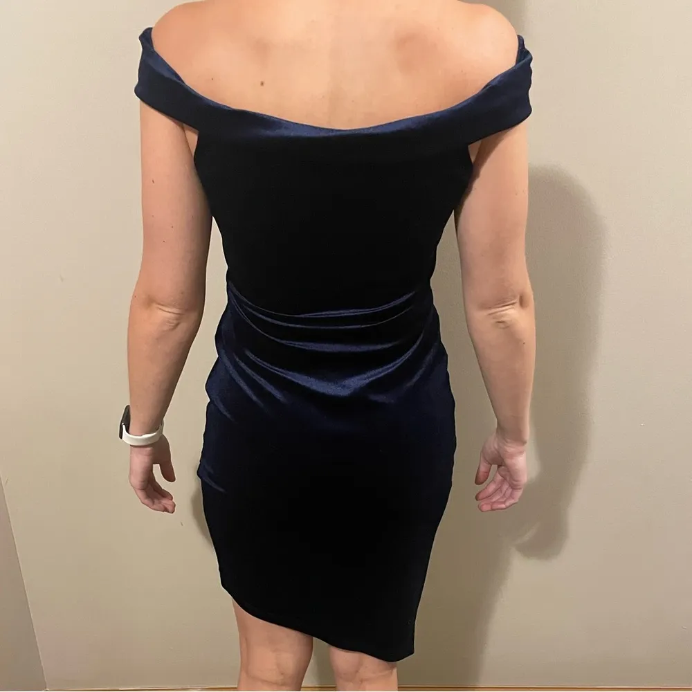 Velvet Asymmetrical Off-the-Shoulder Bodycon Dress - Image 2