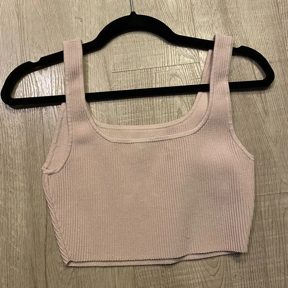 Babaton Sculpt Knit Scoopneck Cropped Tank - Image 3