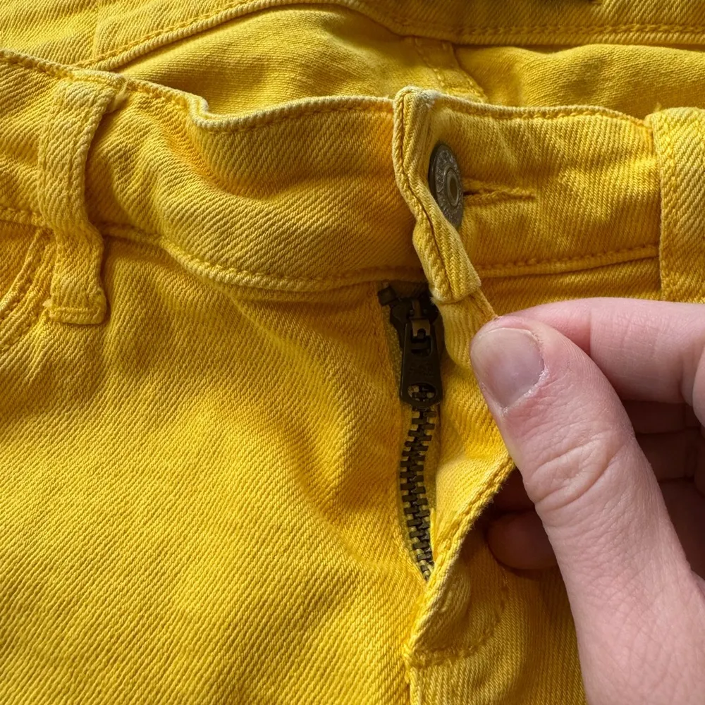 Abercrombie & Fitch Low Waisted Yellow Skinny Jeans - Image 7