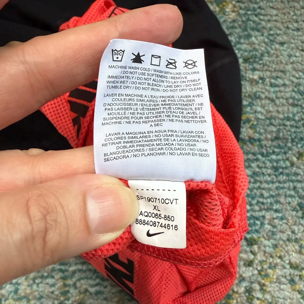 Nike DriFit mesh logo cropped coral active short sleeve top, size XL - Image 7