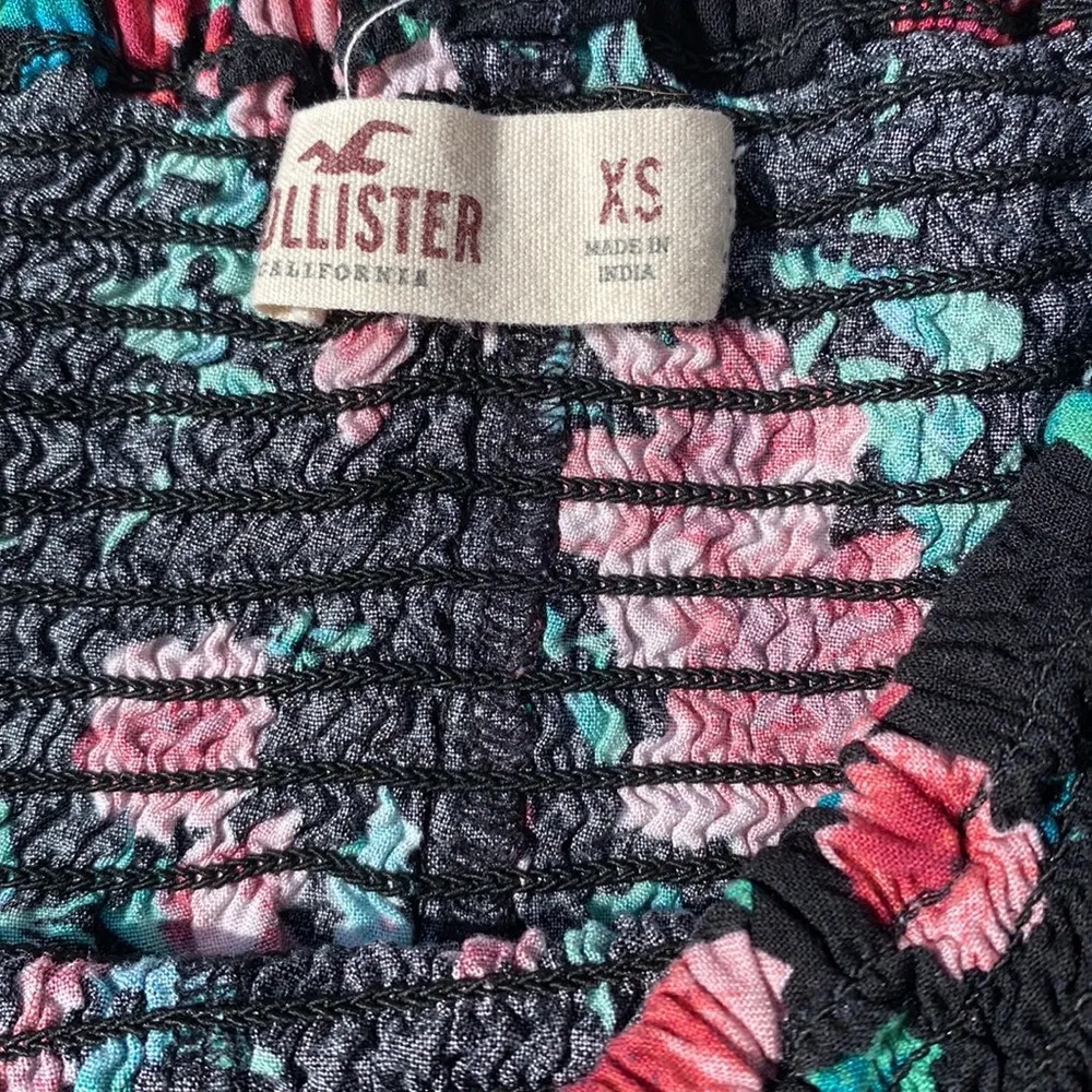 Hollister Black Floral Ruffle Trim Smocked Waist Shorts Size XS - Image 4