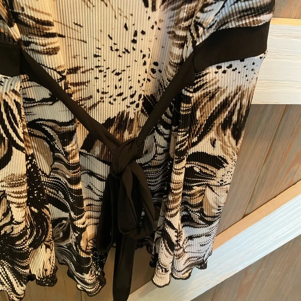 Cato Black, Tan & Cream Blouse. Faux Belt Ties on Back. SIZE 18/20. NWOT - Image 7