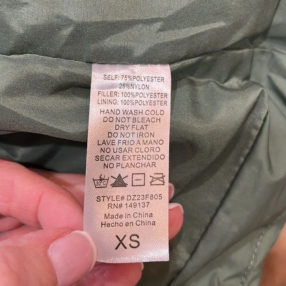 Altar’d State green puffer jacket/vest - Image 4